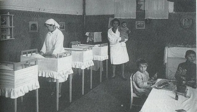 Женщинызаключенные с детьми 1930 г Бытовой коллектив фабрики Красный - фото 26