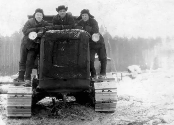 Трактор С80 Сталинец Слева Свинков В С справа Калинин Н Любопытные а - фото 8
