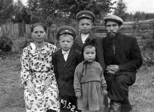 Семья Васильевых Мария Григорьевна сын Василий сын Леонид будущий член - фото 24