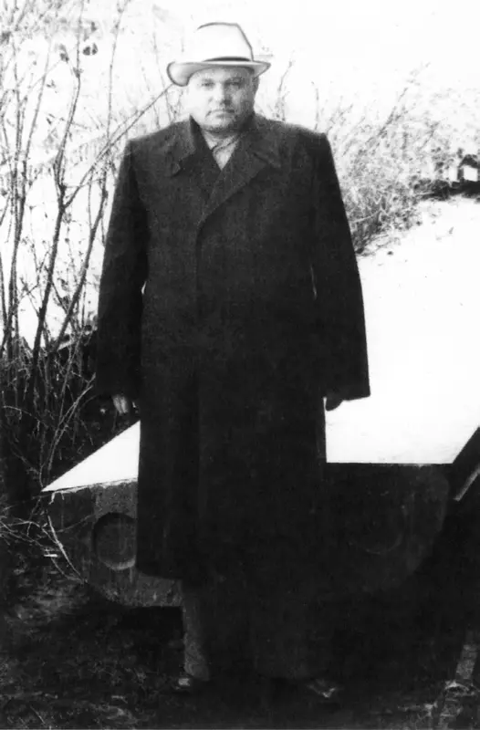 Начальник Карасьярского лесопункта Козиковского леспромхоза Тебелев Иван - фото 28