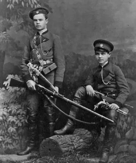В Джунковский с братом Николаем 1870е гг Федор Джунковский 1882 г Ольга - фото 13