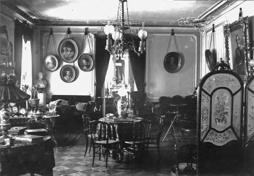 Гостиная в доме Джунковских на ул Миллионной в СПетербурге 1885 г - фото 19
