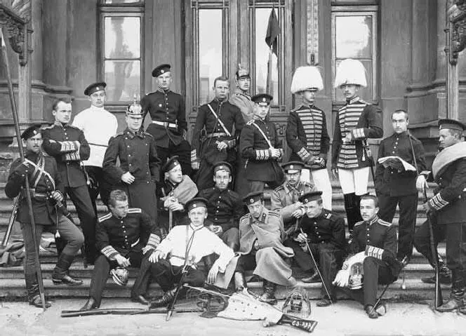 Курсанты Пажеского корпуса демонстрируют варианты обмундирования 1880е г г - фото 20
