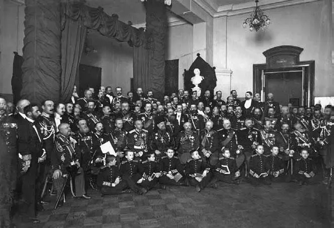 Выпускники и воспитанники Корпуса в день 100летнего юбилея 1902 г Слева - фото 21
