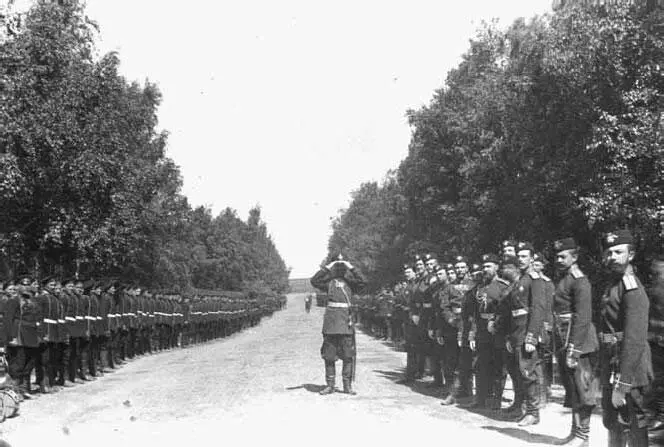 На строевых занятиях лейбгвардии Преображенского полка 1880е г г 4я рота - фото 25