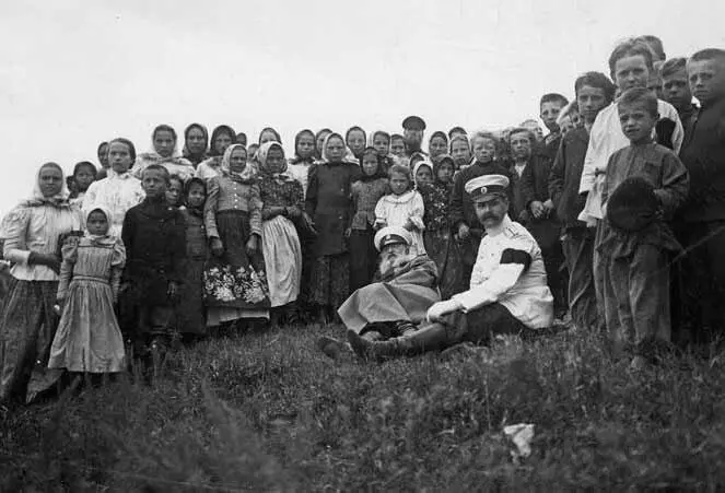 В Ф Джунковский в окружении крестьян под Звенигородом1889 г Примечания 1 - фото 49