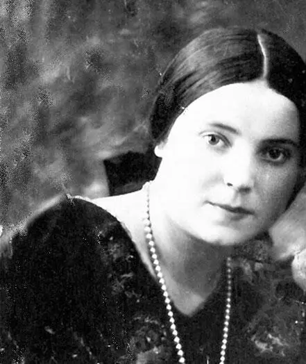 Соня Павлова конец 1920х Проучившись в Москве неполных два года отец - фото 39