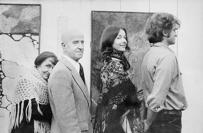 Martha Casanave Семейный портрет 1977 В конце 1970х Миша с друзьями - фото 74