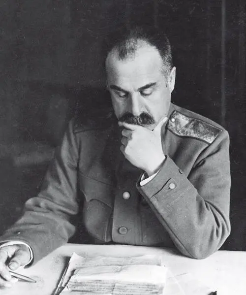А М Каледин в своем рабочем кабинете 1916 Однако правительственная истерика - фото 9