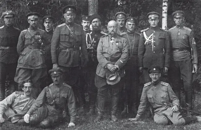 Генералы Н Н Юденич 1 и А П Родзянко 2 с офицерами СевероЗападной - фото 21