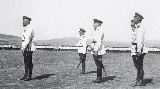 Генерал А П Кутепов на смотру Галлиполи 1921 Деникин сообщению Кутепова - фото 35