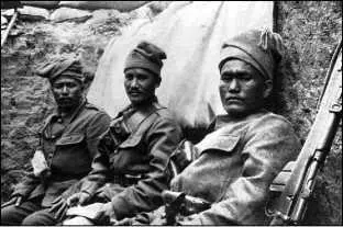 Солдаты Империи гуркхи 6го полка 8 августа 1915 г Турецкая артиллерия - фото 262
