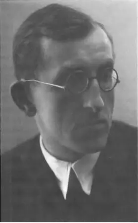 Илл 32 Сергей Динамов около 1931 года Выпускник Института красной - фото 3