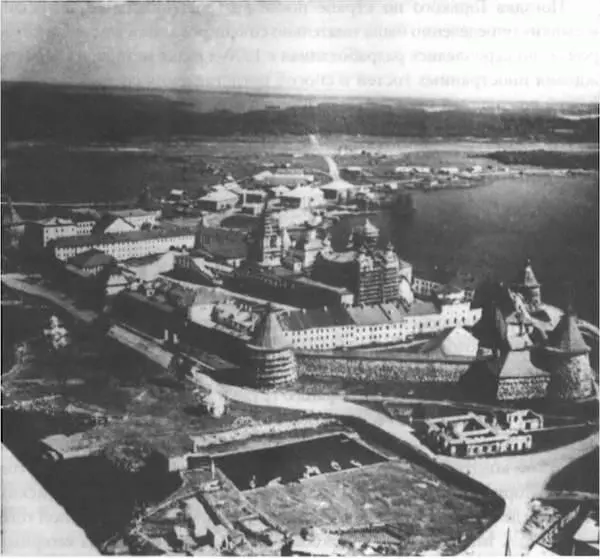 Илл 41 Кадр из документального фильма режиссера Марины Голдовской Власть - фото 4