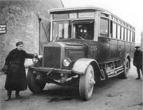Автобус фирмы Лейланд Фотография 1931 г Настоящим праздником для Москвы - фото 5