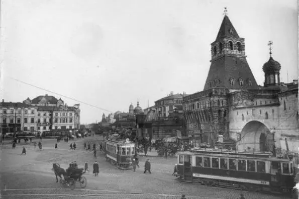 Лубянская площадь Справа Китайгородская стена и Никольские ворота - фото 14