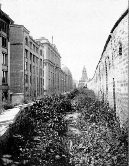 Внутренняя часть Китайгородской стены в районе Старой пл Фотография 1927 г - фото 15