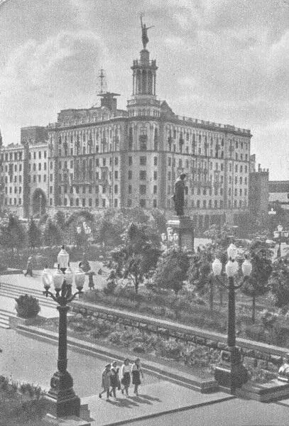 Пушкинская пл и дом с балериной на ул Горького Фотография 1951 г В 1939 - фото 18