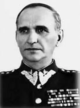 В 1954 году закончил Высшие академические курсы при Высшей военной академии им - фото 52