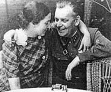 НС Власик с женой Марией Семёновной 1930е гг По словам Власика до того - фото 54