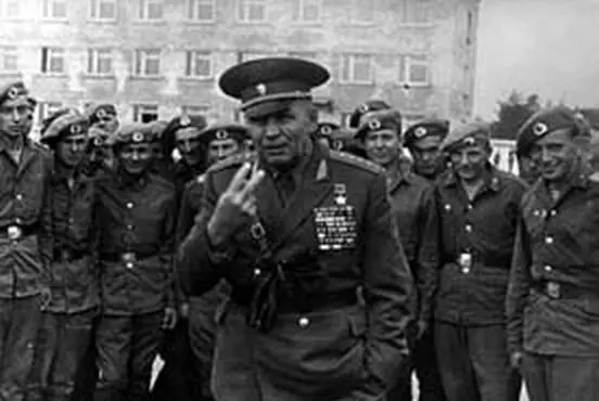 На Параде Победы в Москве гвардии генералмайор Маргелов командовал сводным - фото 62