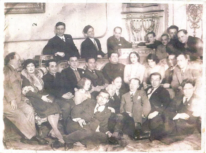 Юбилей Дома Печати 1933 Второй ряд третий слева Михаил Зощенко второй - фото 2
