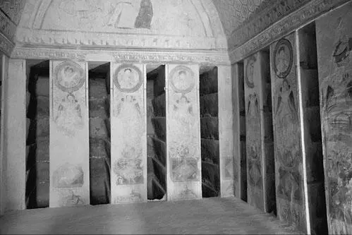 Рис 102 Саркофаги в гипогее Трех братьев С III века строительство - фото 102