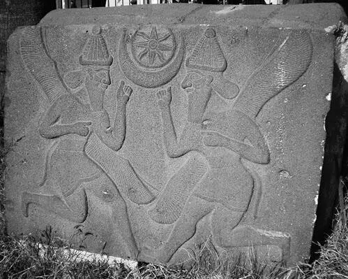 Рис 67 Крылатые существа на барельефе во дворе музея Алеппо Вдобавок не надо - фото 67