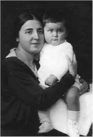 Надежда Аллилуева с дочерью Светланой 34 февраля 1927 г Фото НСвищовПаола - фото 8