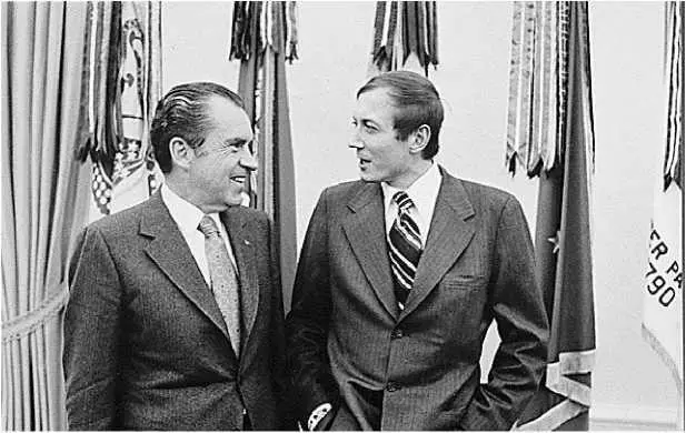 Президент США Ричард Никсон и Евгении Евтушенко 3 февраля 1972 г Зато поэт - фото 18