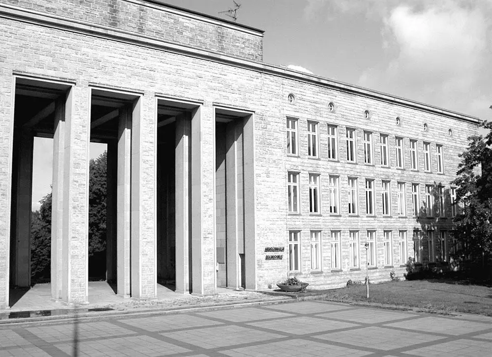 Академия воспитания юношества в Брауншвейге От прямых спартанских очертаний - фото 12
