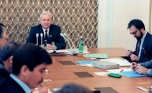 Заседание Конституционной комиссии Съезда народных депутатов России После - фото 27
