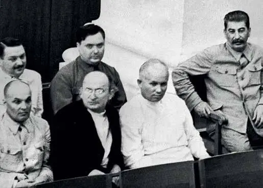 Сталин Хрущёв Берия Шкирятов Маленков Жданов на заседании сессии - фото 9