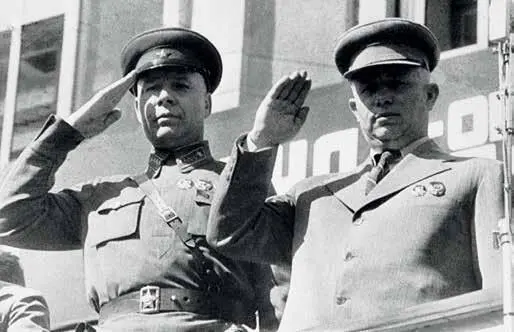 Н С Хрущёв и С К Тимошенко во время первомайского парада в Киеве 1939 г - фото 10