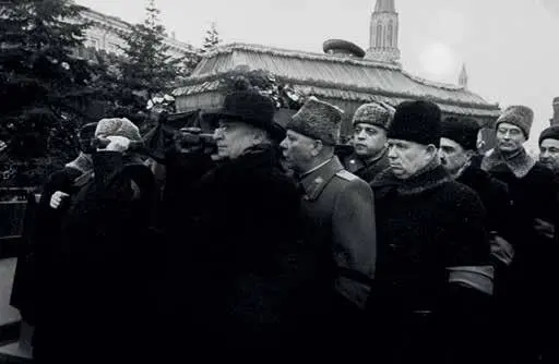 Похороны Сталина Март 1953 г В марте 1953 года среди советских руководителей - фото 17