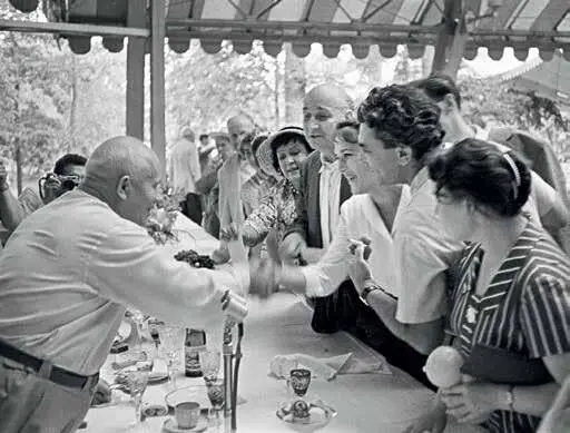 Встреча Хрущёва с деятелями литературы и искусства 1960 г Чтобы выполнить - фото 34