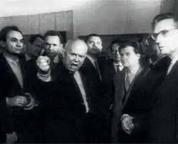 Хрущёв на выставке в Манеже 1962 г Хрущёвки сразу стали излюбленной темой - фото 35