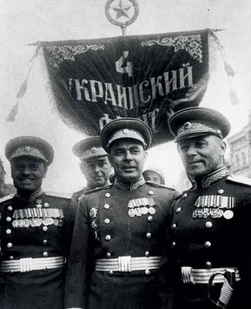 Парад Победы Конечно фронтовая страница биографии очень помогала Брежневу в - фото 9