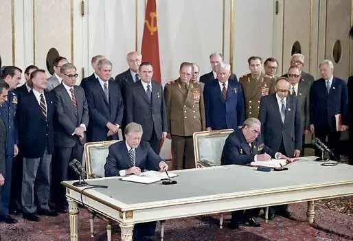 Подписание договора ОСВ2 1979 г Разумеется поддержка не ограничивалась - фото 22