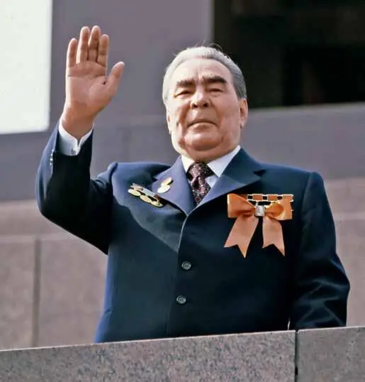 Брежнев на трибуне Мавзолея Начало 80х гг стало уже временем очевидного - фото 28