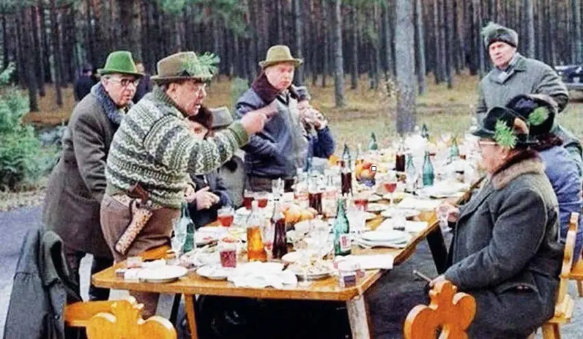 В Завидове на охоте С 1952 г семейство Брежневых жило в квартире на - фото 31