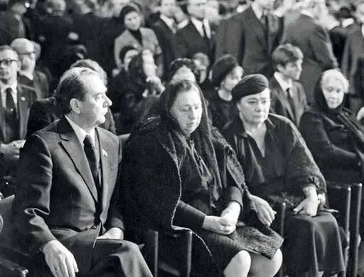 Семья Брежневых в день похорон Леонида Ильича Москва ноябрь 1982 г Ключица - фото 35