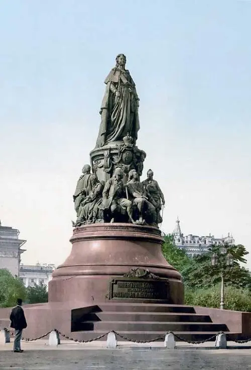Екатерина II и ее фавориты Памятник на Невском проспекте в СанктПетербурге - фото 32