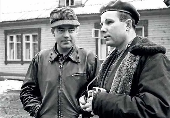 Друзья С Юрием Гагариным К невесомости привыкали на земле Товарищ по - фото 32
