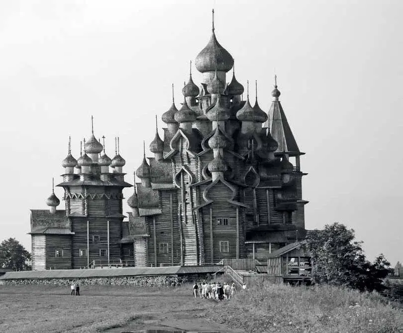 Церковь Преображения Без единого гвоздя сработана Живет плотник на острове в - фото 96