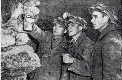 Вот они искатели слюдяных кладов три танкиста Михаил Карелин Василий - фото 42