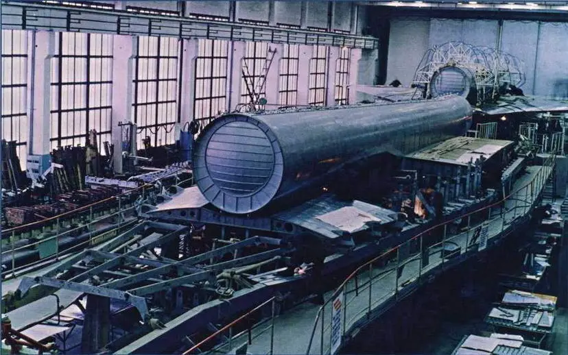 Сборка 101 и 102 машин на стапелях ТМЗ ОАО ОКБ Сухого Хвостовая - фото 83