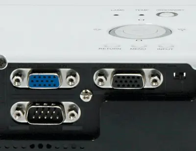 В проекторе имеется два гнезда VGA Toshiba TLPX200 Рекомендуемая - фото 41