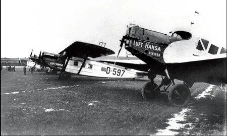 На переднем плане самолет Junkers W34 Merkur использовавшийся авиакомпанией - фото 24