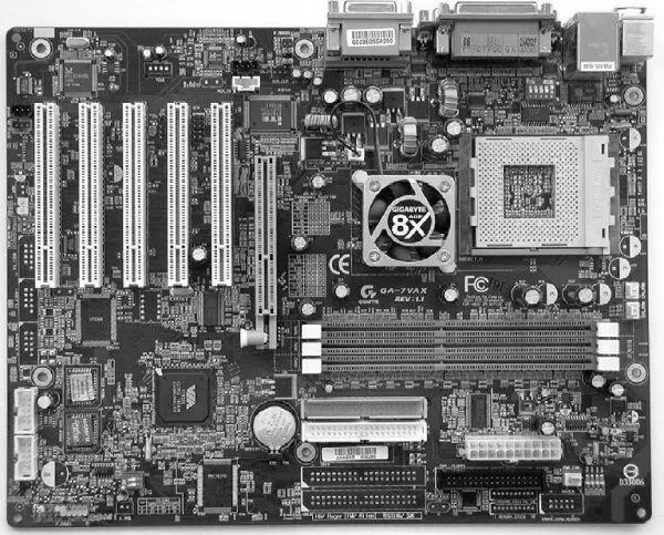 Рис 25 Материнская плата Gigabyte 7VAX КТ400 В качестве примера рассмотрим - фото 22